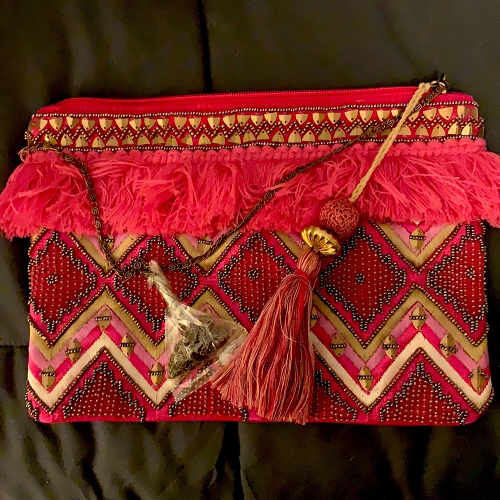 Really adorable Steven (By Steven Madden) clutch .. brand new.. Never used.